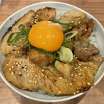 麺処 ほん田 - 「林SPFのバラ焼肉丼（卵黄付き）」450円