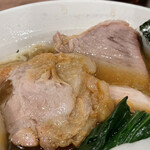 麺処 ほん田 - 林SPF豚ウデ肉煮豚