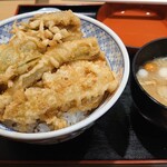 Tempura Temmatsu - メインの天丼とナメコの味噌汁