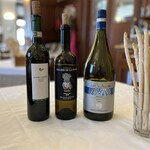 Trattoria Perla Cafe - このボトル三本は好きなだけ飲める