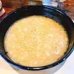 河童ラーメン本舗 - 替え玉2玉以上でスープ追加可能