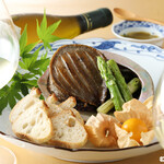 旬菜魚 藍 - ４５０g以上に拘るには訳が有る！！黒鮑のステーキ肝ソース添えはむっちりとした身に濃厚なソースが絶品！！夏のスペシャリテ。