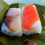 ゐざさ - 料理写真:柿の葉寿司2種(さば/さけ)6個入842円