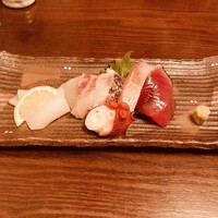 魚めし 竹亭 - 造り　鰹、ヒラメ、鰆、鯛、スミイカ、たこ