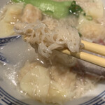 香港麺 新記 - 麺は細いけど、コシがある。