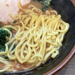 武道家 - 酒井製麺の中太麺。