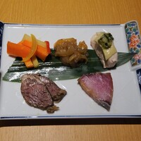 喜記 銀座店 - 喜記ランチコース：本日の前菜（蒸し鶏 葱だれ、くらげ、根菜の酢漬、焼牛脛肉、鰤の紹興酒漬）