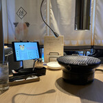 Makiyakiniku Aritan - のれんで個室感があります。
