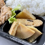舞留土 - 鳥のから揚げ弁当(500円)…たけのこ煮
