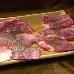 小野田商店 - 牛頬肉、ハラミ