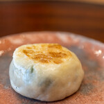 柚木元 - 2022.4 おやき（千代幻豚白肉、行者ニンニク、軽井沢アトリエ・ド・フロマージュのカチョカヴァロ）