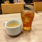 ガスト - ドリンクバー¥241(スープは定食に含まれる)