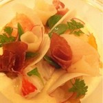 オー・プロヴァンソー - タラバ蟹と野菜のクロカン，カリフラワーとアーモンドのブランマンジェ