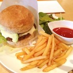 グレースフルキッチン - 動物性原料を使わないこのレストラン。マヨネーズも使ってないのかな？ちょっと味気ない感じ。でも、ボリュームはあります。