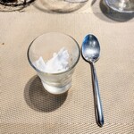 La Brianza - レモンとセージのシャーベット。レモンとオレンジのポンケも美味しい一方で、セージの方もすっきりしていて私は好きです