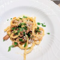 La Brianza - サルシッチャうずら豆青唐辛子を使った自家製ンドゥイヤラグートンナレッリ。ンドゥイヤを自家製しているそうで味わいいい感じになってきたのでと作って下さった一品。爽やかでもあり少しピリ辛でもあり美味しい♡