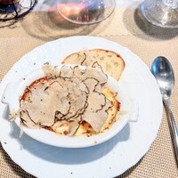 La Brianza - トリュフグラタンピエモンテ風サマートリュフ。すっかり断面が白くなってサマートリュフですね～ 少し厚めに削って下さるから歯ざわりも楽しいですね♪