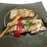 トラットリア・アルベロ - フォアグラ　和牛　地鶏　鶏レバーのパテ　そのフォンとバルサミコのソース　ピクルスと共に