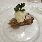 トラットリア・アルベロ - リンゴとナッツのキャラメルケーキ