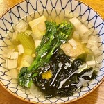 Sobakiri Morino - 春満開の丼には菜の花 新物の若芽 京都産の筍 鴨団子などが入っています