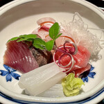 祇園 なん波 - 剣先烏賊 鮪の中トロと赤身 鰹 鯛です　断面が輝いていました