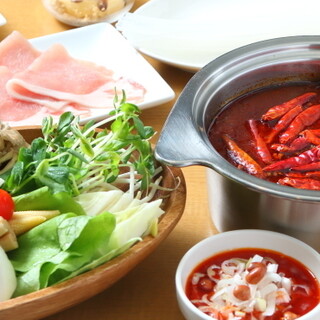 Enjoy the delicious food all to yourself! Warm your body and mind with a "single hot pot"♪