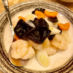 かつぎや - 小海老と木耳の炒め物　おまかせでメニューに載っていないものをいただけるのは嬉しいなぁ