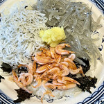 カネヒデ小林商店 - しらすと桜海老で早速三食丼作りました！