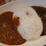 Daburu Supaisu - 左がハヤシ、右がカレー