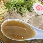 庵悟 - ぷーすー。奥深い魚介のスープに海老の旨味が調和。中華そばと100円しか変わらないから、コレとローテで通えそう。