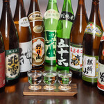 Hiroshimbeikoku - ４０種類以上の日本酒の中から３種選び飲み比べ