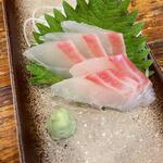 Muteki Sakaba Sumiyaki Ichiba - 真鯛お造り　580円
