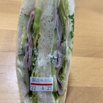 ケーワン - ボンレスハム、レタス、キュウリが入っています