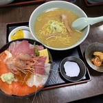 すみれ - 本日の海鮮丼（ミニ麺付）