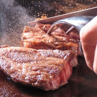 [A4 Wagyu beef also] Our proud Teppan-yaki grilled right in front of the counter