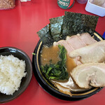 家系ラーメン 王道家直伝 との丸家  - 