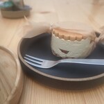 Cafe EDEN - ほうじ茶とナッツ
