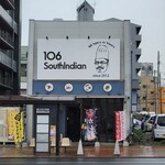 106 サウスインディアン - お店、外観。この看板に引き寄せられました。（笑）