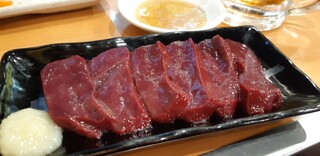 Shichirin - 牛レバーもある時はぜひ。レア目に焼いて、ごま油と塩とニンニクと食べると幸せ。