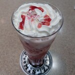 珈琲工房 函館美鈴 - 桜いちごミルクラテ・アイス