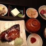和食Dining　うお座 - ぶりの照り焼きとミニ刺身定食