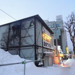 さっぽろジンギスカン 本店 - すすきのにありますが、プレハブの２Fにお店があります。