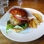 マグズカフェ - 2月限定 梅仕立て春のベーコンチーズバーガー