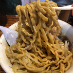 Kaminari - 麺リフト。小麦風味漂うワシワシ麺です。
