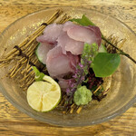 旬ものと日本酒 とみ笑 - 鯉の洗い