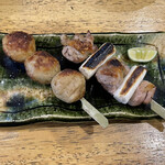 旬ものと日本酒 とみ笑 - 名古屋コーチンのねぎまとつくね