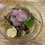 旬ものと日本酒 とみ笑 - 鯉の洗い