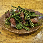 旬ものと日本酒 とみ笑 - ホタルイカとこごみ炒め