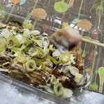 おばちゃんのたこ焼き - タコの身かなりデカイ。