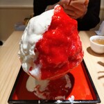 ひみつ堂 - イチゴ杏仁ミルクかき氷